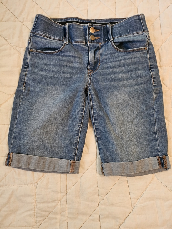 Apt. 9 Pants - Apt. 9 - 2 Button Bermuda Shorts w/ Comfort Waistband - Size 4